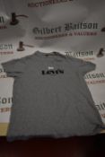 *Levi’s Grey T-Shirt Size: L