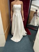 *Bianco Lilya Cream Wedding Gown Size: 40 Long