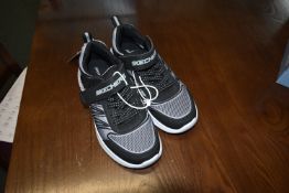 Pair of Skechers Kid’s Bouncer Shoes Size: 3