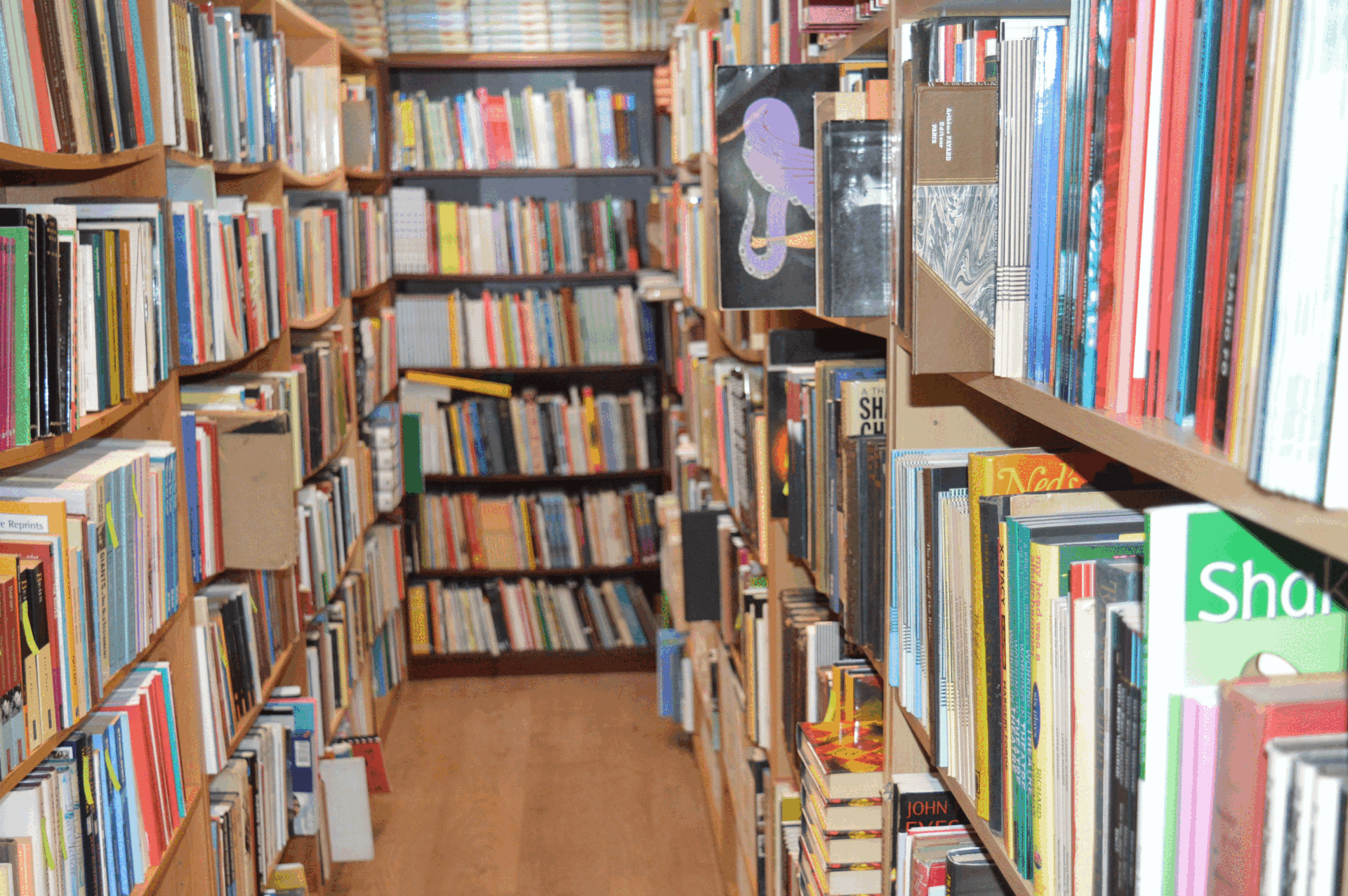 8661 - The Internet Theatre Book Shop Limited, Followed by a Large Collection of Marvel and Other Comic Books and Annuals