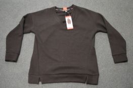*Marc Black V-Neck Jumper Size: M