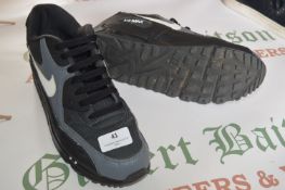 Nike Air Max Men’s Trainers Size: 9 (pre-worn)