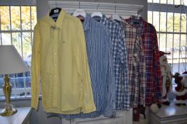 Five Assorted Tommy Hilfiger Gent’s Shirts Size: M