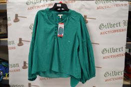 *Ella Moss Long Sleeve Button Top Size: Medium - Emerald Green