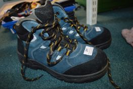 pair of Power Fix Safety Boots Size: 9