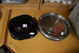 Quantity of Trays and Black Plates