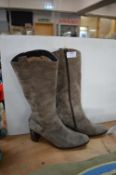 Pair of Lady's Boots Size: 6