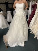*Alfred Angelo Wedding Gown Size: 16