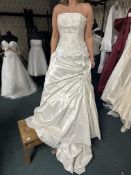 *Ian Stewart Bridal Wedding Gown with Beaded Body Size: 12
