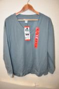 *Orvis Women’s Blue V-Neck Top Size: M