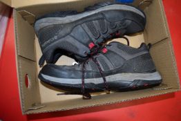 *Columbia Men’s Granite Trail Shoes Size: 9 (preworn)