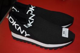 *DKNY Black Trainers Size: 4.5