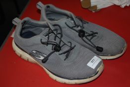 *Skechers Grey Trainers Size: 9 (preworn)