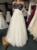 *Hermoine Antique Ivory & Black Wedding Gown Size: 4 RRP: £499