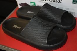 *32 Degrees Cool Black Sandals Size: XL (preworn)