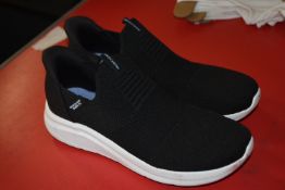 *Skecher Black Slip On Trainer Size: 8 (preworn)
