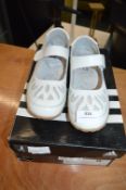 *Pair of Lifestyle Cushion Walk Lady’s White Shoes Size: 6
