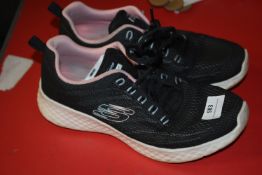 *Skechers Black Trainers Size: 5 (preworn)