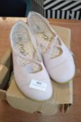 *Pair of Yoshi Lady’s Shoes Size: 6