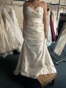 *Pronovias Off-White Wedding Dress Size: 12 RRP: £1400