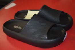 *32 Degrees Cool Sandals Size: M