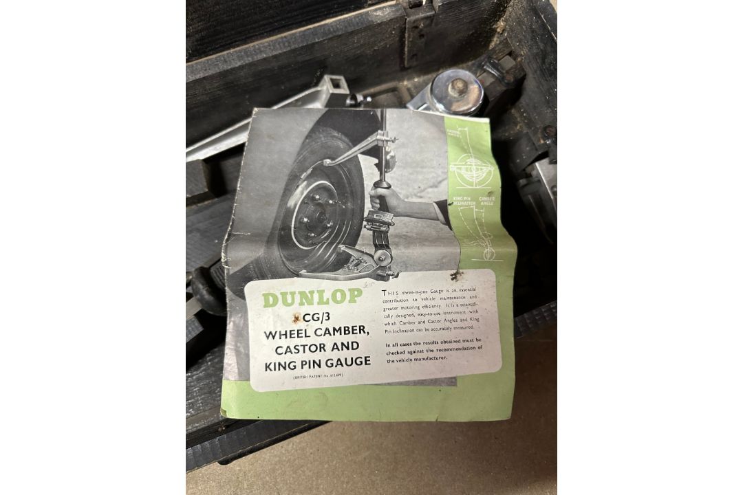 A boxed Dunlop wheel camber castor and king pin gauge CG/3 in wooden box with brass plaque to lid. - Image 4 of 4