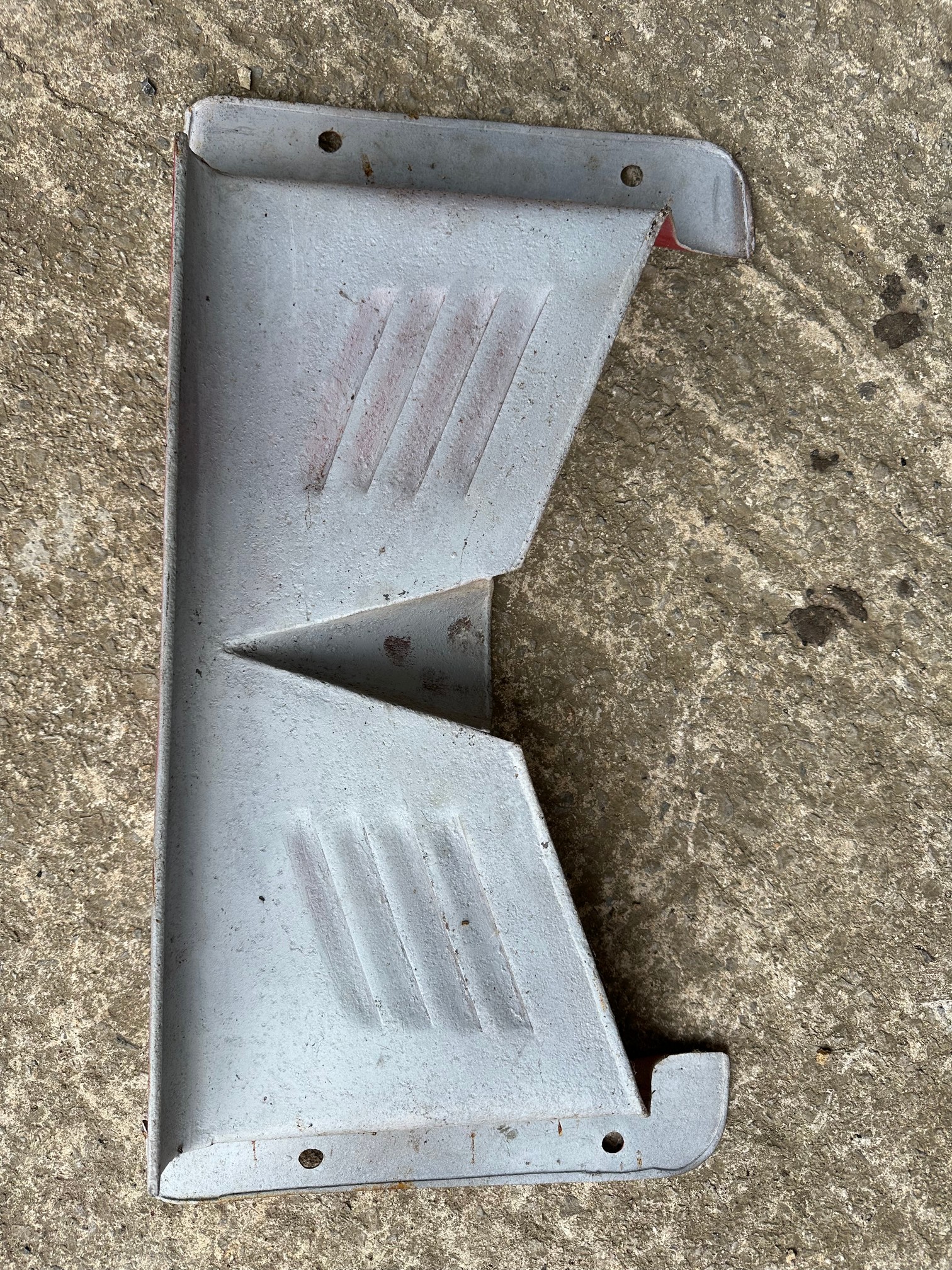 An AC PVT front valance. - Image 2 of 2