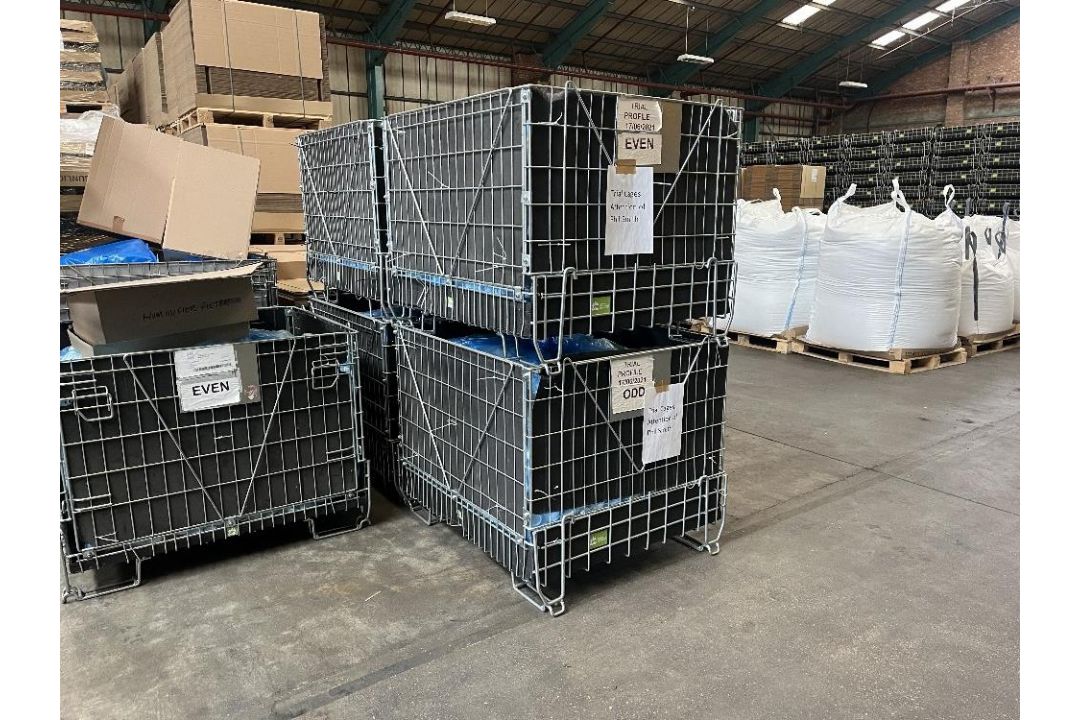 (5) Steel framed black folding pallet cage 1000 x 1200 x 950 - Image 1 of 3