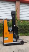 OMG Neos 16 battery powered narrow aisle reach truck (2004)