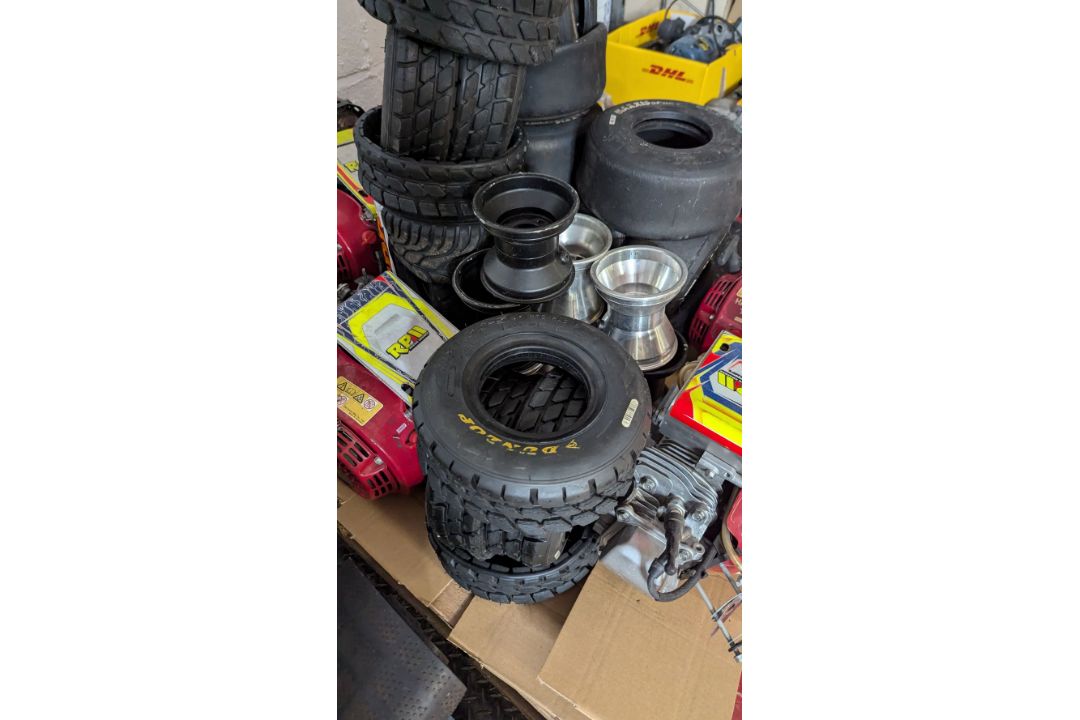 Quantity of go kart components to include: - Image 14 of 15