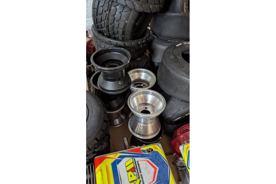 Quantity of go kart components to include: - Image 9 of 15
