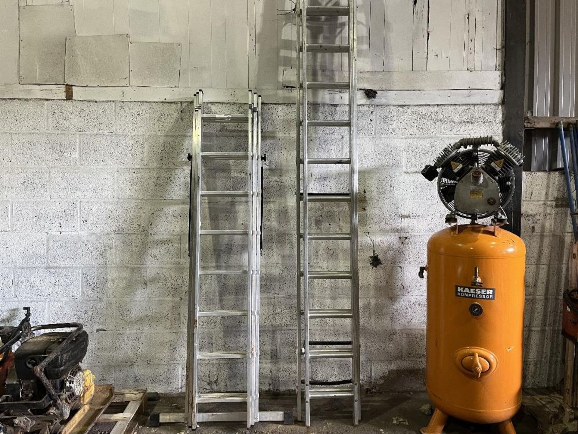 Alloy triple extension ladder and alloy double extension ladder