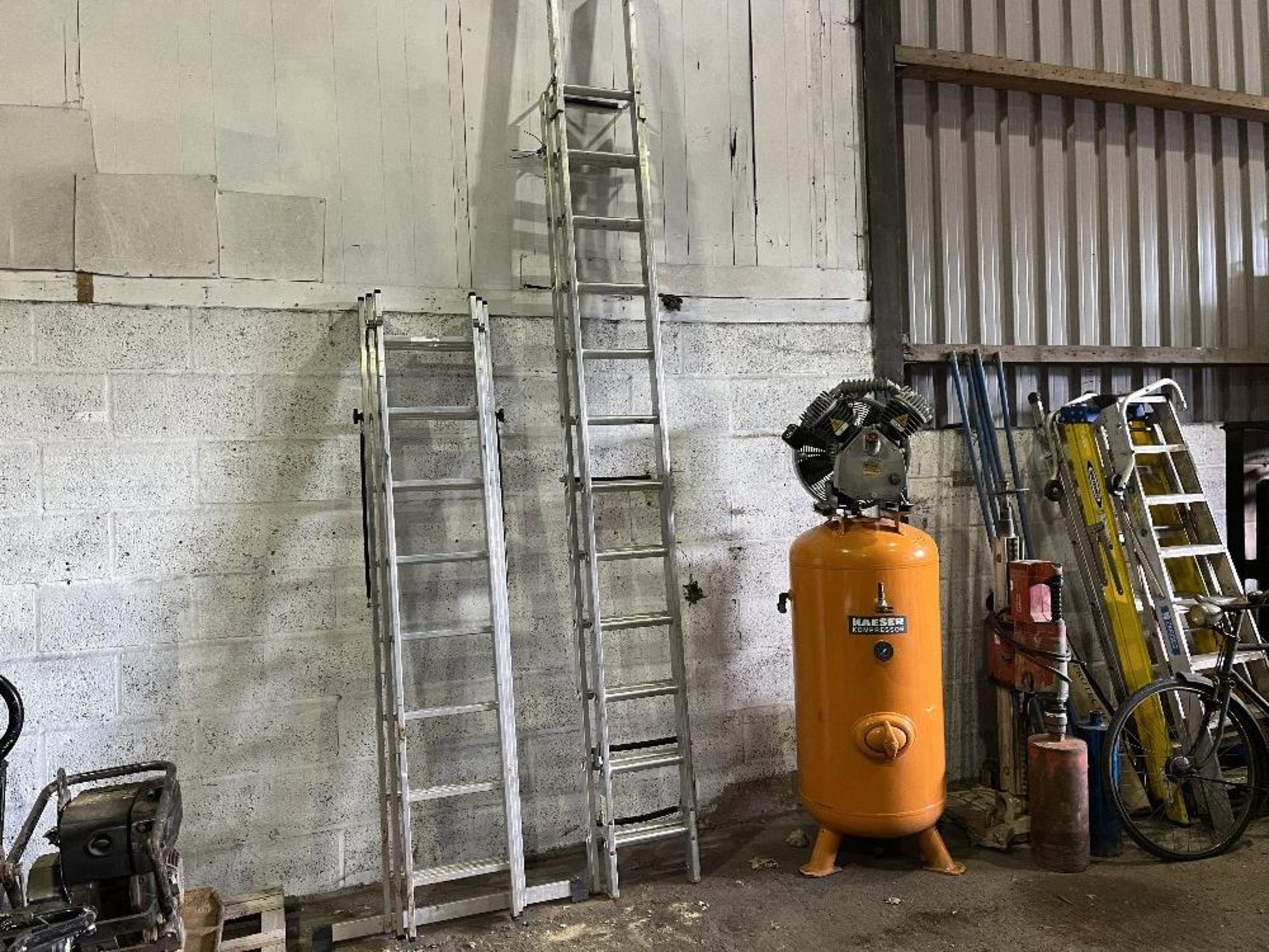 Alloy triple extension ladder and alloy double extension ladder - Image 2 of 2