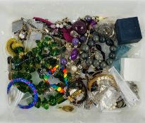 Quantity of costume jewellery