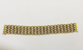 18ct gold and diamond bracelet