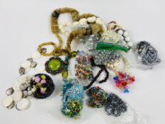 Quantity of costume jewellery