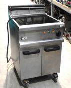 1 x Lincat Opus 700 Single Tank Electric Fryer - 3 Phase