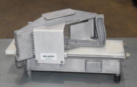 1 x Vogue Commercial Tomato and Vegetable Slicer
