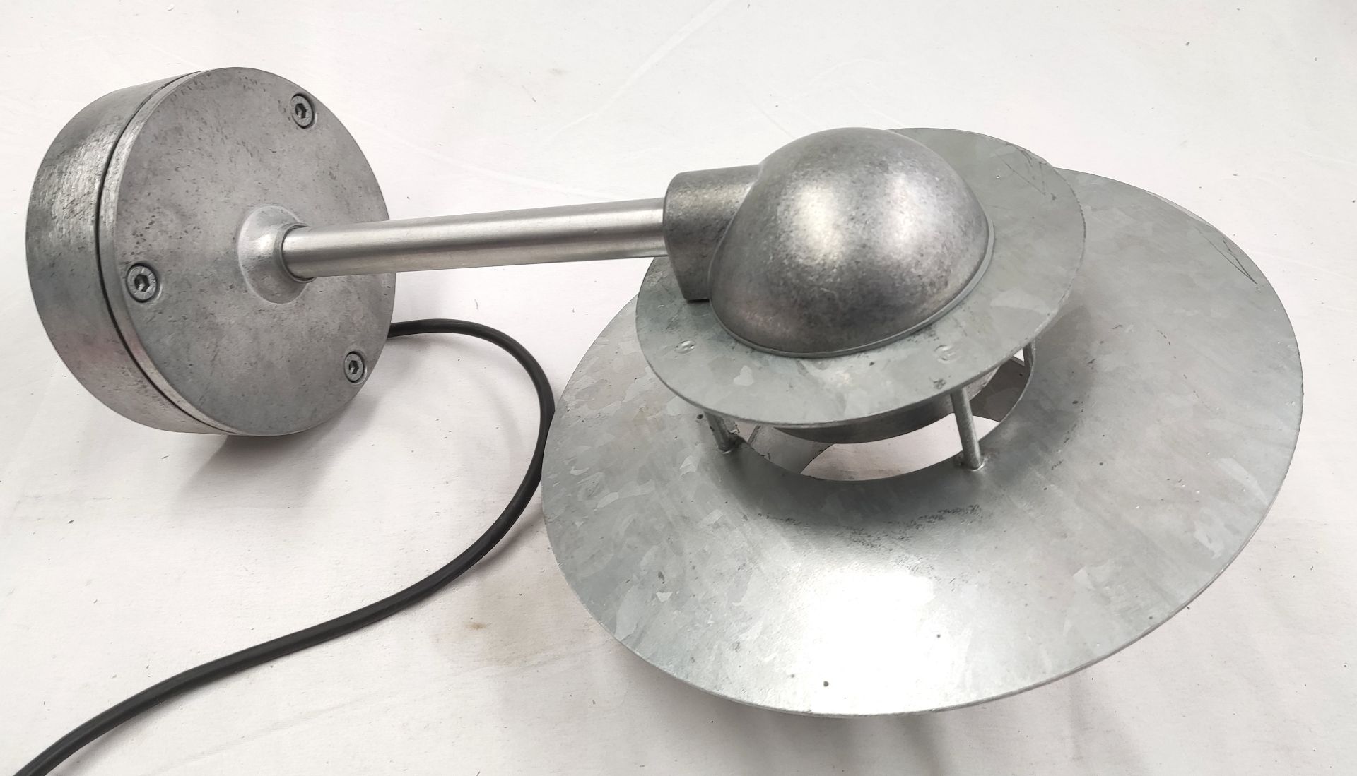 1 x LOUIS POULSEN Albertslund Outdoor Wall Lamp Short Galvanized - 5743142576 - RRP £675 - Ref: - Image 10 of 17