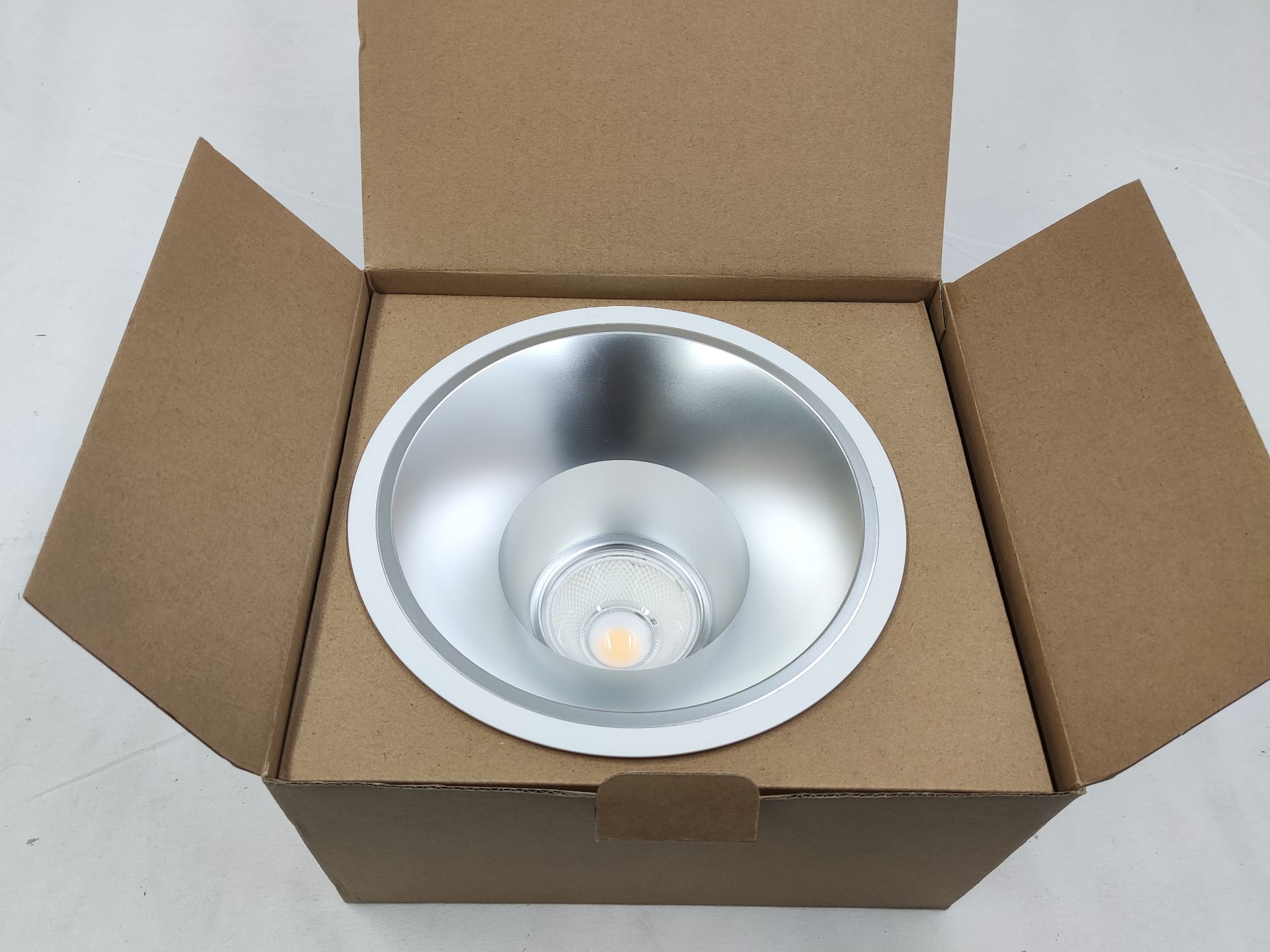 1 x ATRIUM Dome Led Downlight D200-38W Non-Dimmable 4000K 60Deg 4100Lm 42W 220-240V - Diameter 21. - Image 4 of 7