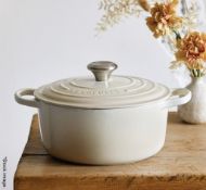 1 x LE CREUSET Enamelled Signature Cast Iron Round 20cm Casserole Dish, in Meringue - RRP £215.00
