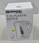 1 x DAEWOO 1.7L Plastic Kettle - Original Retail £13.95 - Ref: HW350/HWP5 - CL911 - Location: