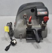 1 x SILCA Rekord 2000 Key Cutting Machine - Ref: HW325/HWP4 - CL911 - Location: Altrincham
