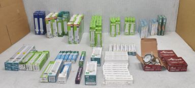 32 x Assorted Light Bulbs - Includes Led And Others - Ref: HW125/HWP1 - CL911 - Location: Altrincham