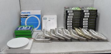 39 x Assorted Cfl And Triphospher Square And Circular Tubes - Ref: HW139/HWP1 - CL911 - Location: