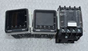 2 x CROMPTON CONTROLS Omron E5Cc-Rx3A5M-000 Digital Controllers + 1 X Cc09004E Contactor -