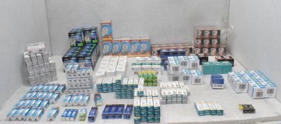 272 x Assorted Light Bulbs - Includes Led And Others - Ref: HW130/HWP1 - CL911 - Location: