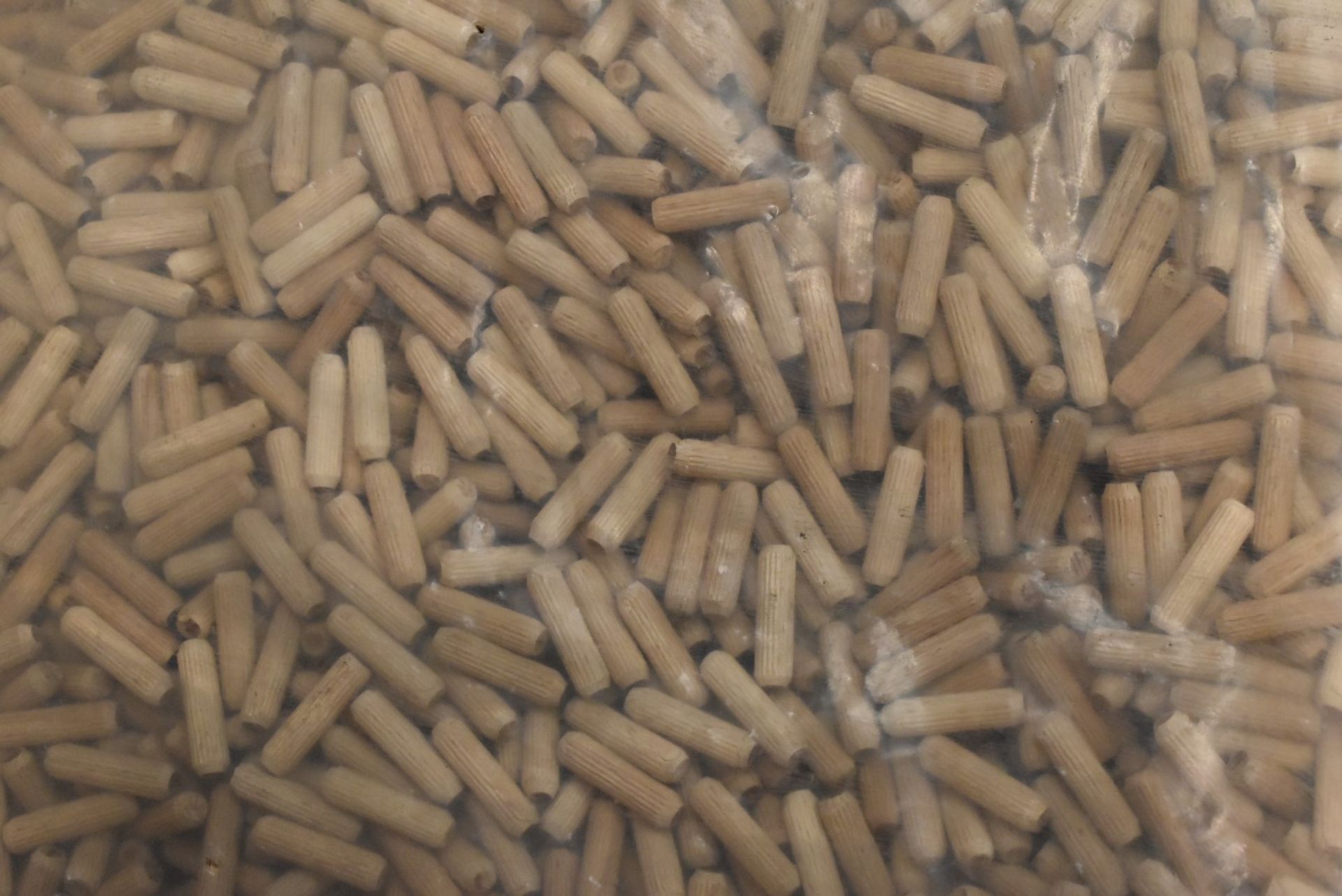 30,000 x Wood Dowels - Size: 8 x 30 - Includes 1 x Pack of 30,000 x Dowels