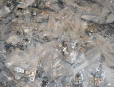 1 x Job Lot Containing 200 x Furniture Fitting Packs