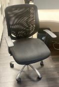 1 x Ergonomical Office Swivel Chair